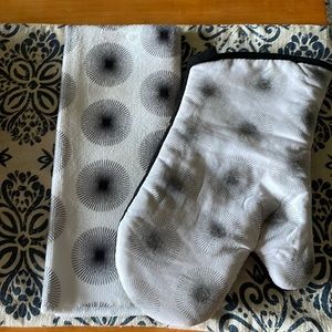 Kitchen Hand Towel & Oven Mitt